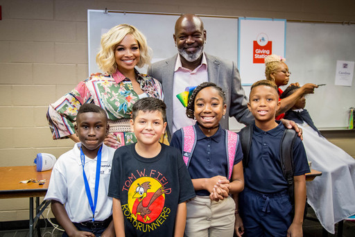 Pat & Emmitt Smith with students at PESC Back