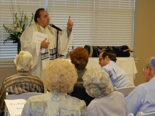 Bruce Feldman leads Erev Rosh Hashanah service at