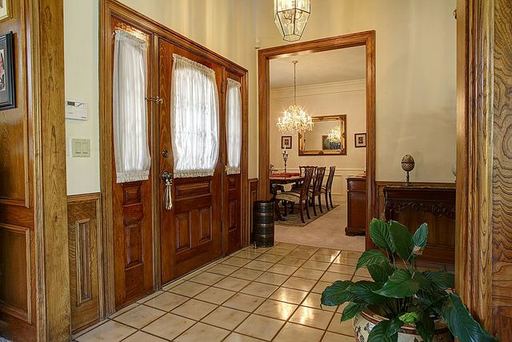 entryway_1200.jpg